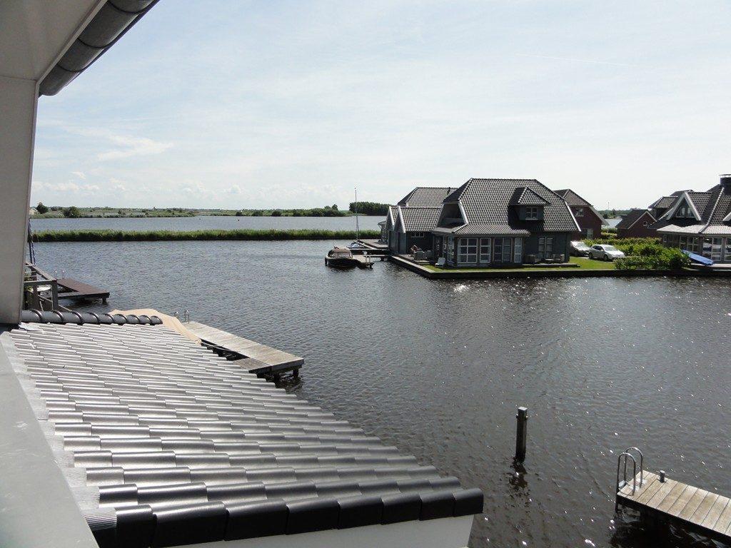 BIJZONDERHEDEN Bijzonderheden: verwarming/warmwatervoorziening d.m.v. CV combi ketel/vloerverwarming. Recreatievilla type Goudplevier. Muur, vloer, gevel en glasisolatie.