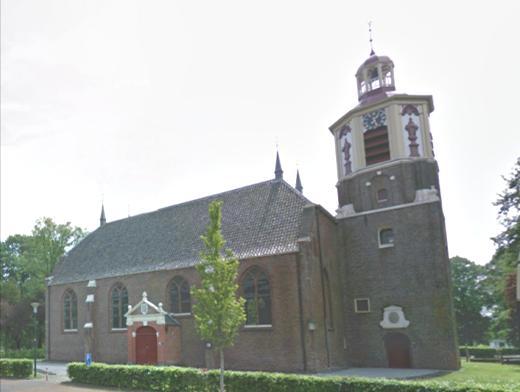 Dorpskerk Hoofdweg 168 Deze zaalkerk uit 1738 draagt op elke dakhoek een klein spitsje, herinnerend aan de vroegere, verloren gegane viertorenkerk aan de Kerkelaan.