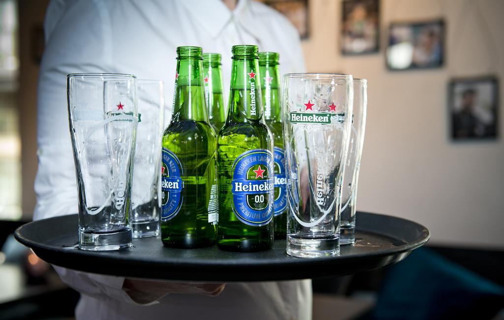 17 Seminar: De nieuwe kleur van Heineken Voorwoord Introductie HOOFDVRAAG: Heeft het gebruikt van de kleur blauw in campagne van het 0.0% biertje het effect gehad dat Heineken daar mee beoogde?