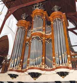 Verschillende auteurs hebben een bijdrage geleverd over de respectievelijke orgels en deze zijn in dit artikel samengevoegd.
