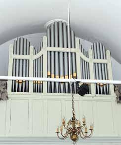 Het positief kwam vrij toen de De Fontein het Reil-orgel uit de gesloten Noorderkerk van Dokkum kocht.