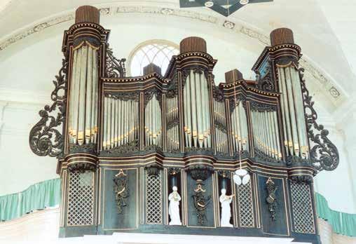 2018 Friese Orgelkrant pagina 29 Het indrukwekkende orgelfront van het Van Gruisen/Van Oeckelen-orgel (1811/1858) in de voormalige doopsgezinde kerk van Harlingen.