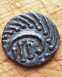 Na de val van het Romeinse Rijk keerde aanvankelijk de ruilhandel terug en waren er nog maar weinig gouden munten in omloop.