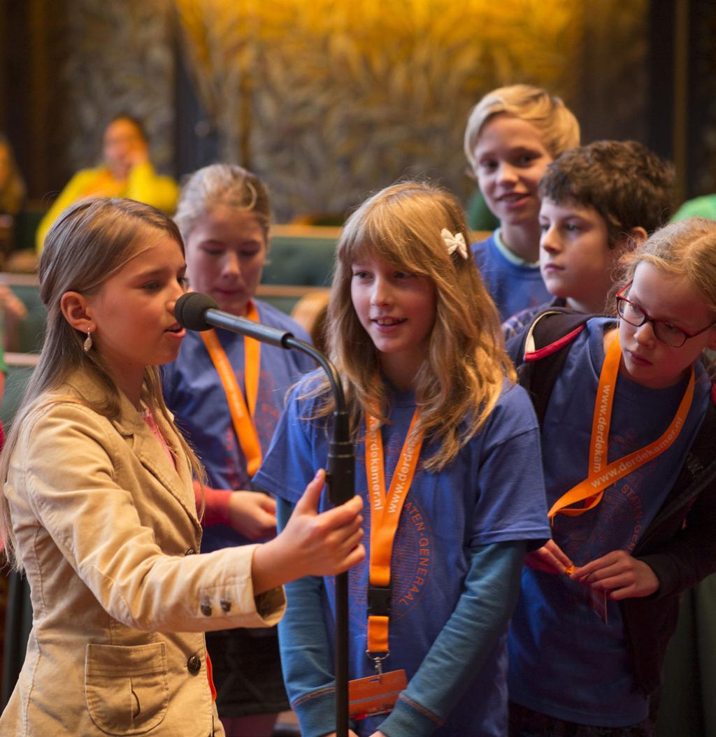 Voorbeeldstellingen Bij voorkeur bedenkt u zelf stellingen voor het debatspel, stellingen die aansluiten bij de actualiteit en de interesse van uw leerlingen.