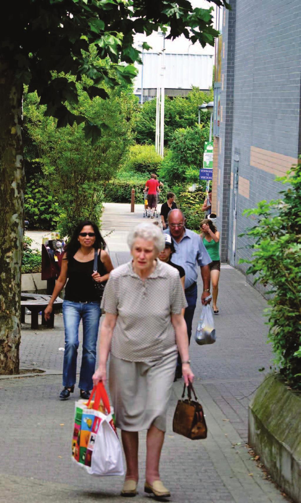 grasveld van ca. 1 ha, dat volledig is ingesloten tussen het bestaand bedrijventerrein van en de r25 ter Heidelaan.