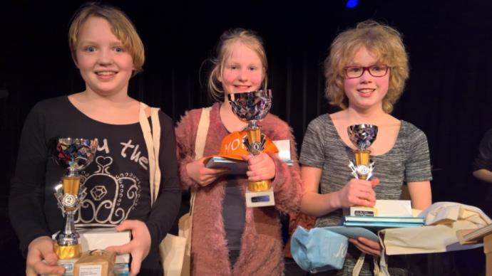 5 Drie keer prijs bij de Grunneger Veurleescup 2017 De Grunneger Veurleescup is de voorleeswedstrijd in het Gronings voor basisscholen. Deze werd gisteren voor de tweeëntwintigste keer gehouden.