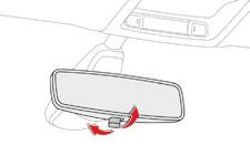 Ergonomie en comfort Binnenspiegel De binnenspiegel is voorzien van een antiverblindingsstand waardoor de spiegel donkerder wordt en de bestuurder minder hinder ondervindt van bijvoorbeeld de zon en