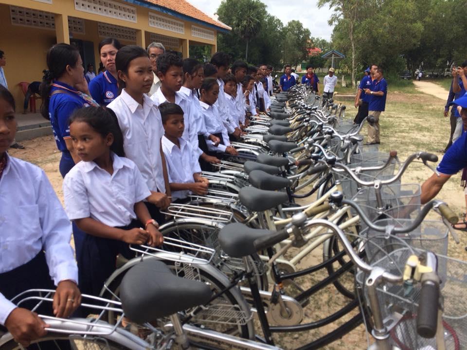 Kinderen die naar het voortgezet onderwijs gaan en meer dan 3 km van school wonen krijgen een tweedehands fiets.