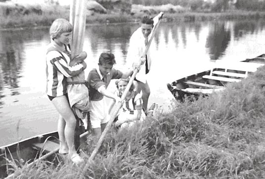 Punteren met de korfbalclub. V.l.n.r. Trijnie Westbroek, Henk Dekker, Klaske Jousma en Ben Eleveld. Ons Sterk) en we hadden een erg leuk team.