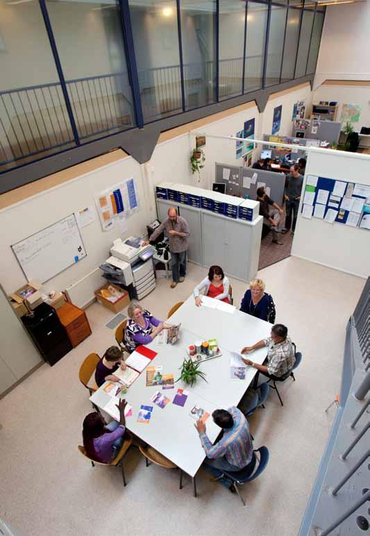 Beursvloer en buurtcon Muammer Akdag v Zelfredzaa mensen v We bespreken de hulpvraag en zetten een lijn uit om de cliënt zo optimaal mogelijk te kunnen helpen.