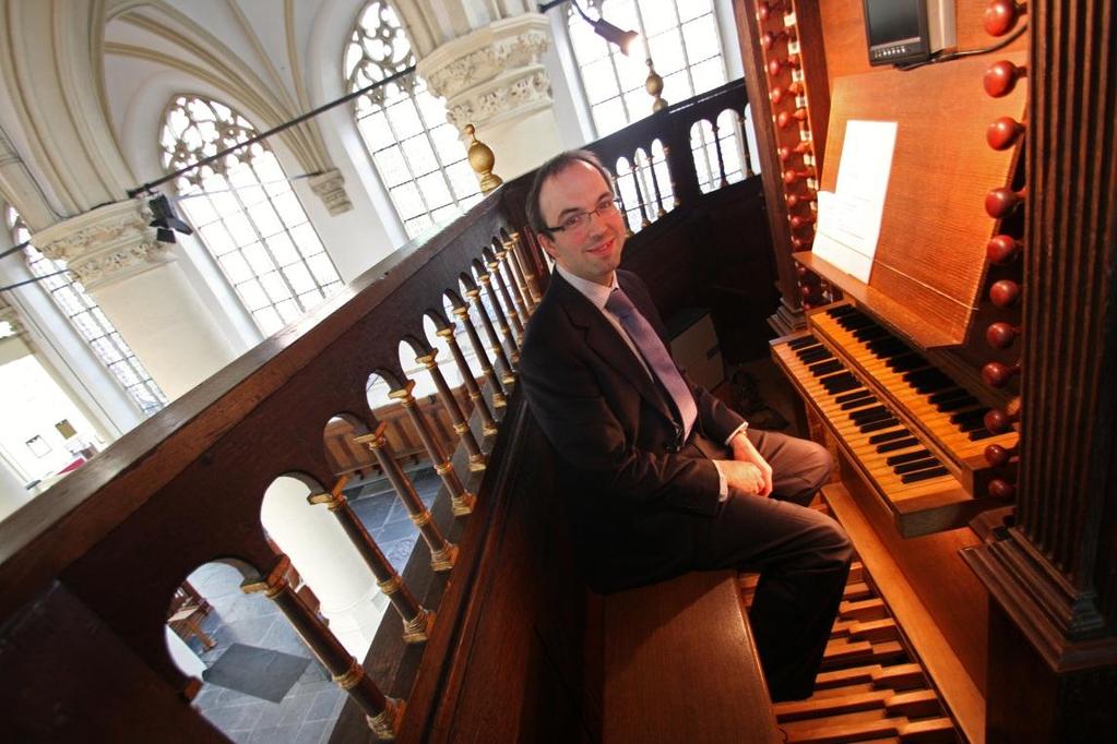Britse vingers op het Hooglandse klavier Simon Johnson, de hoofdorganist van St Paul s Cathedral Londen, verzorgde afgelopen zomer het SCOL-dubbelconcert. Op 19 juni deed hij de Hooglandse Kerk aan.