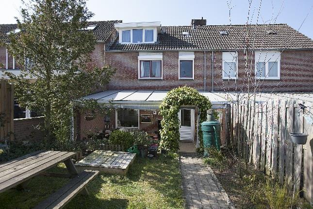 Algemeen: Adres : Jaagveld 6 6343 CW Klimmen Oppervlakte perceel : 214 m² Inhoud woning : ca. 390 m³ (excl. buitenberging) Woonoppervlakte : ca. 115 m² Vraagprijs : 175.