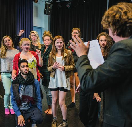 TEAM EDUCATIE Wij geloven dat theater inspireert om te leven vanuit je hart en daarmee bijdraagt aan een betere wereld.