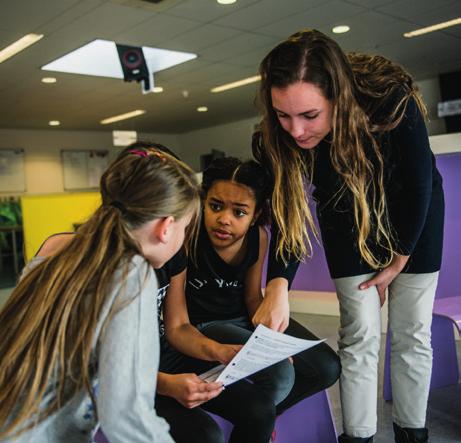 De afdeling Educatie ontwikkelt bij iedere Hofpleinproductie een passend educatief aanbod, zoals lesbrieven, voor- of nagesprekken en workshops.