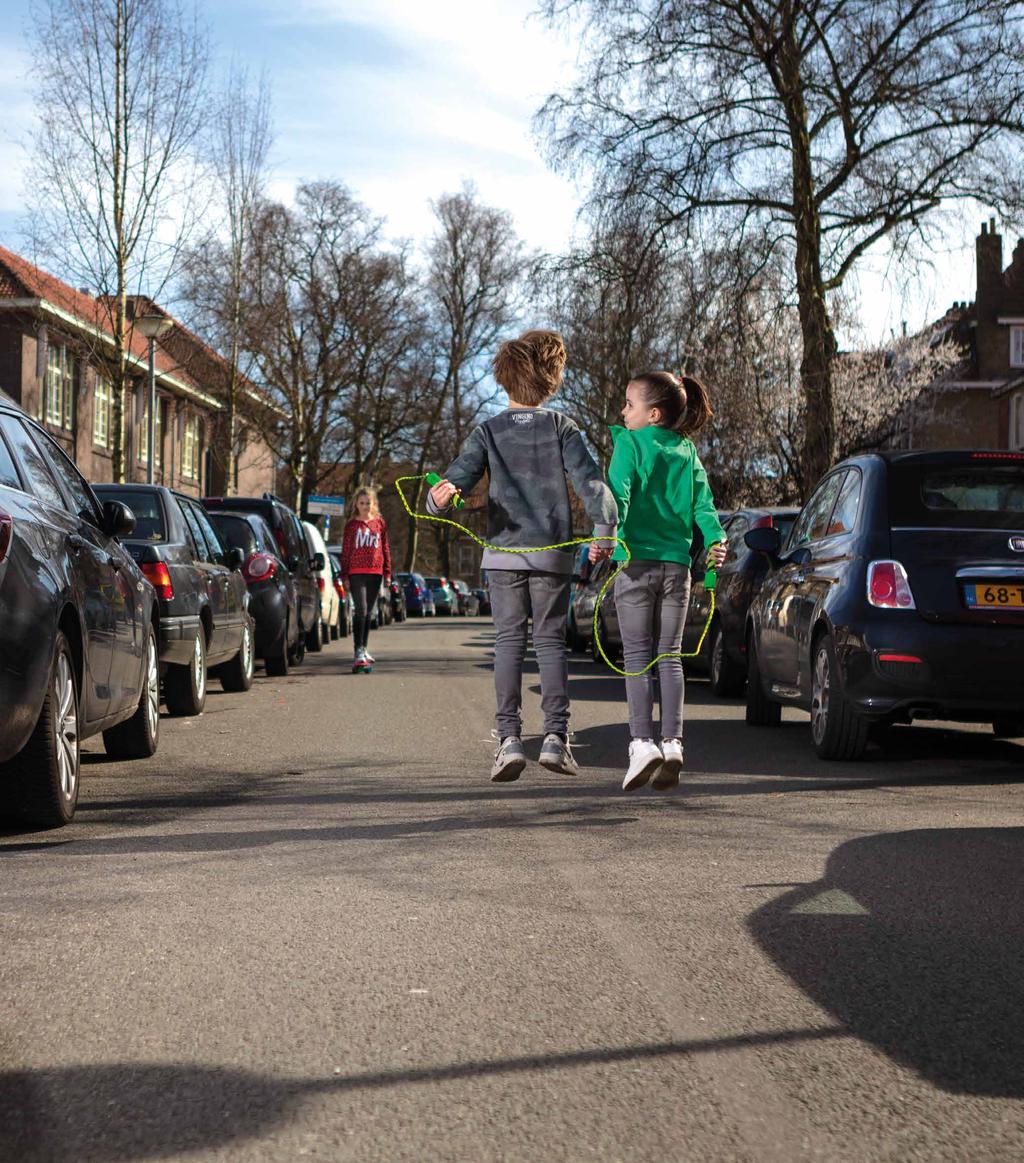 18 ruimte voor de straat parkeren in een levende stad Groningen groeit hard. Niet alleen in inwoners, bezoekers en economische activiteiten, maar ook in omvang.