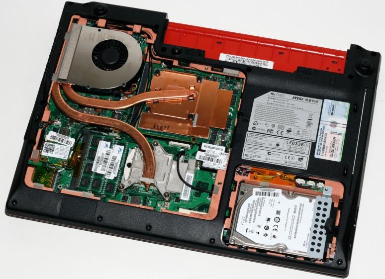 De manier waarop je dat doet is voor elk laptoptype verschillend. Sommige onderdelen zijn erg makkelijk te vervangen, zoals de batterij of de oplader.