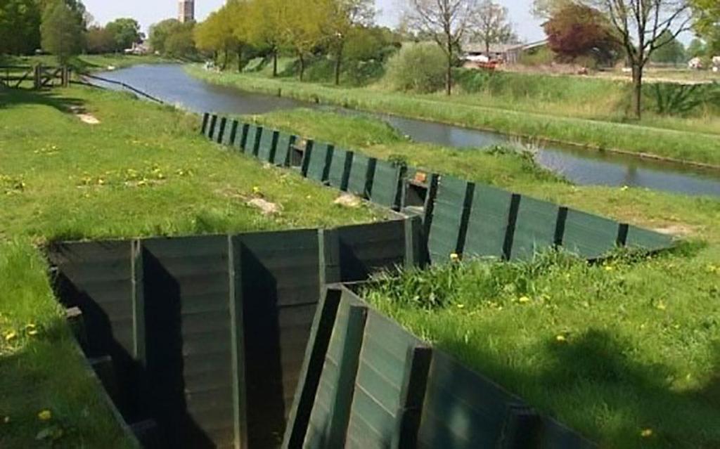 De Grebbelinie is één van de grote waterlinies in Nederland die het westen vanaf de achttiende eeuw moesten beschermen tegen vijanden uit het oosten. In mei 1940 werd de linie verdedigd door 50.