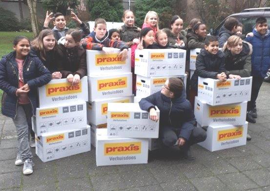 Sebastiaan, en u, de parochianen van de parochie Peerke Donders hebt het mogelijk gemaakt om in onze wijk 240 kerstpakketten te bezorgen.