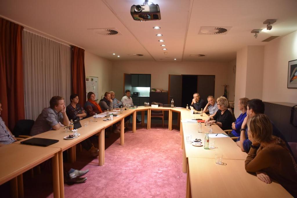 PALLIATIEVE ZORG IN DE EERSTE LIJN Denk er TIJDIG aan! Spreek erover! Werk in TEAM!