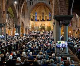 Onder leiding van Stephen Cleobury treden grote Engelse solisten op als Jeremy Budd Evangelist, Edward Grint, Christus, Zoë Brookshaw sopraan, David Allsopp counter tenor, Anthony Gregory tenor en