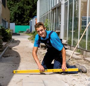 Groene ruimte Medewerker hovenier Niveau 2 Duur: 2 jaar BOL: Ja / BBL: Ja Toelatingseisen: Vmbo basisberoepsgerichte leerweg of diploma entree-opleiding (mbo-niveau 1).