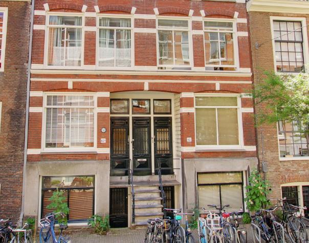 De huidige woningmarkt Tweede Weteringdwarsstraat 62-, Amsterdam Burgemeester de Goedestraat 5, De Krim 35 m² Vraagprijs: 240.