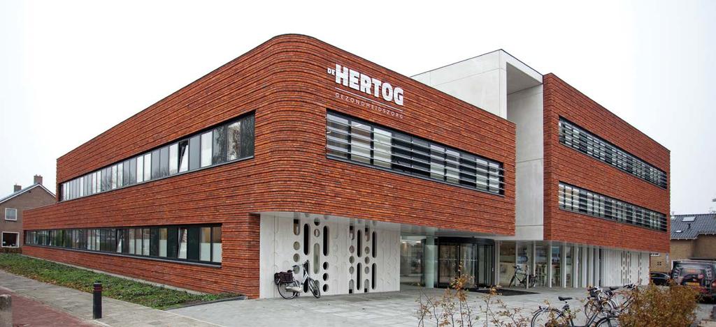 Gezondheidscentrum De Hertog te Franeker In opdracht van woningcorporatie Accolade is het gezondheidscentrum De Hertog in Franeker in juli 2014 tot stand gekomen.