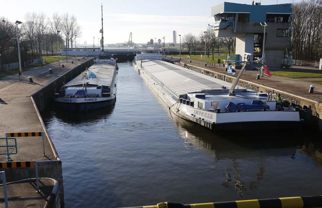 We bouwen een Nieuwe Sluis, met zo min mogelijk hinder... De aanleg van de Nieuwe Sluis, een van de grootste sluizen ter wereld, is niet te missen!