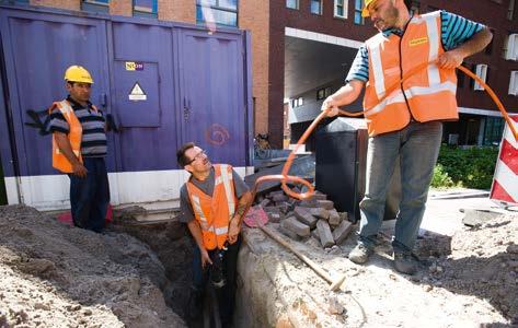 Tot de opdrachtgevers behoren niet alleen het Rijk en lokale overheden maar ook andere aanbestedende diensten en woningcorporaties.