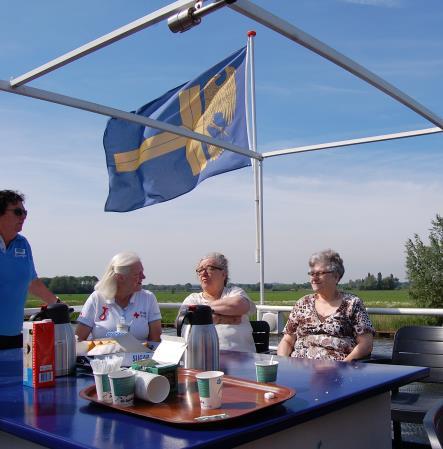 WERELD MS-DAG 2017 Varen over de Eem. 23 mei was het zover ik ging voor het eerst mee varen. Om 9.15 werd ik verwacht aan de Eemkade in Amersfoort, wat me te wachten stond was nog een verrassing.