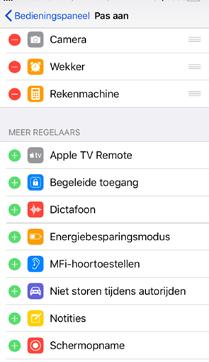 Standaard volume- en programmabediening (naar boven vegen) Veeg met uw vinger naar boven over het scherm, dan komt u in het bedieningsscherm van uw Apple-apparaat.