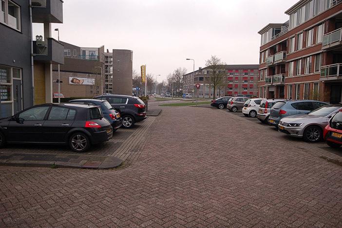Ligging: Markant en herkenbaar gelegen in de woonwijk Ussen met alle voorzieningen op loopafstand.