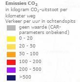 CO2. De waardes zijn een uurtotaal in de gekozen periode, uitgedrukt in kilogrammen uitgestoten CO2 per kilometer weg.