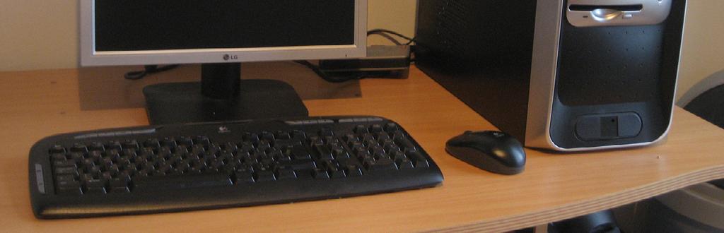 Desktopcomputers zijn bedoeld voor gebruik op een tafel of bureau. Desktop is het Engelse woord voor tafel of bureau.