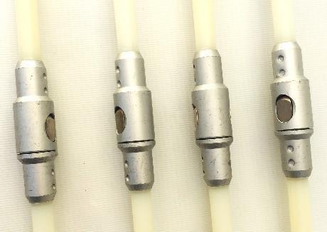 Bij de 12mm Solide Nylon stokken zijn de koppelingen ook dubbel geperst aan ieder eind van de stokken. De koppelingen zijn gemaakt van geanodiseerd aluminium, daarom is er geen sprake van corrosie.
