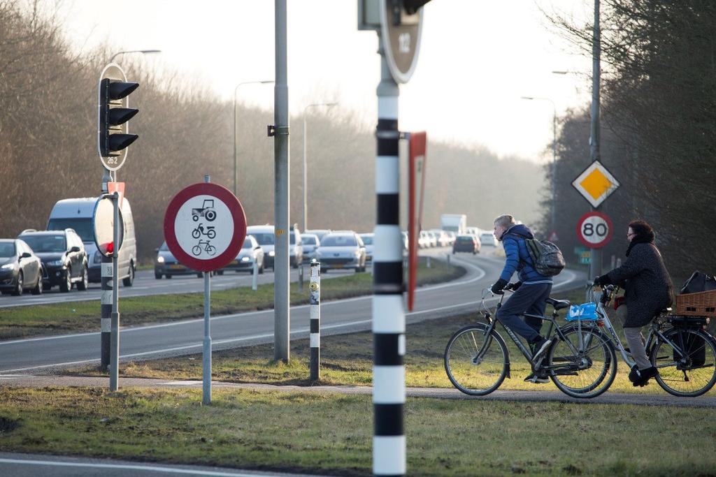 4.3.4 Interactie openbaar vervoer met verkeerslichten Als concessieverlener heeft de provincie Noord-Holland belang bij een betrouwbare dienstregeling.