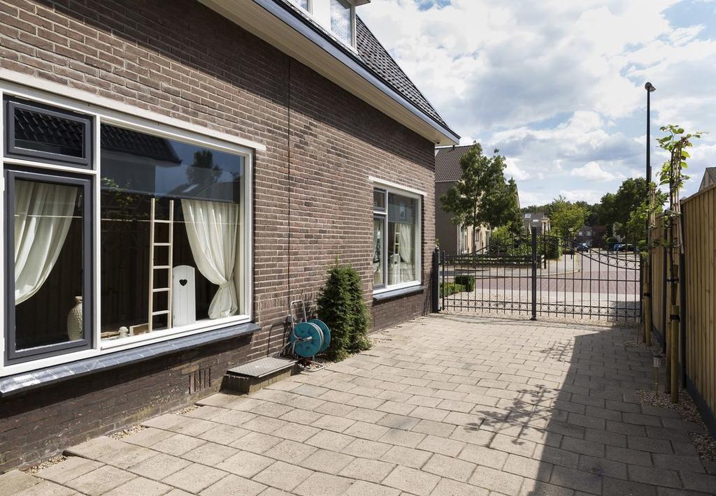 Geliefde woonomgeving Op zoek naar een ruime, luxe, uitgebouwde en geheel gemoderniseerde twee-onderéénkapwoning in een geliefde woonomgeving, dan is dit het huis voor je, Winkewijertlaan 8.