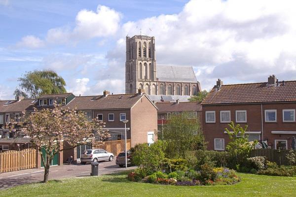 Brielle met de Sint-Catharijnekerk In de middeleeuwen was de vestingstad Brielle de vijfde stad van Holland. Nu is Brielle de meest gave stad aan de rand van het Europoortgebied.