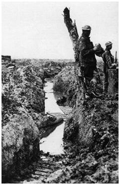 In de loopgraven zaten kuilen, als het heel hard had geregend liep al het water in de kuilen.