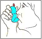 De inhalator is geladen. De medicatie staat nu klaar voor gebruik. 4. Blijf de inhalator rechtop houden en zorg dat uw hand het luchtroostertje aan de onderzijde niet afsluit. 5.