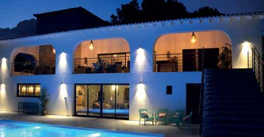 De villa is compleet voorzien van nieuwe electra én een professioneel verlichtingsplan.
