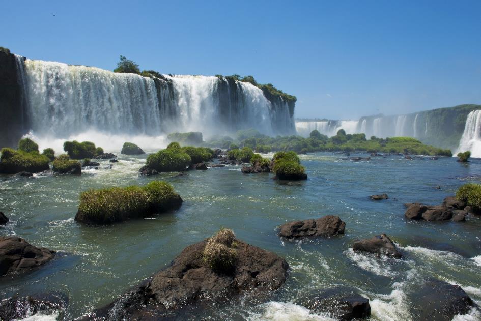 Optioneel: Verlenging Iguazu-watervallen Dag 13 (donderdag 11 juli) Buenos Aires Iguazu (O-A) Transfer naar de luchthaven en ochtendvlucht naar Iguzau. Onthaal op de luchthaven.