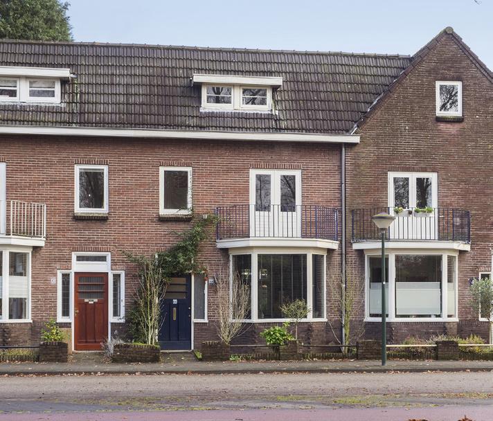 Parallelweg 44 is verrassend ruim (6 slaapkamers mogelijk!) wonen in een gemoderniseerde maar toch een karakteristieke jaren 30 woning met een diepe achtertuin.