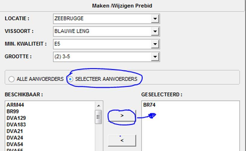 U selecteert een vaartuig door de cursor op het vaartuig te plaatsen in de linker kolom en met het pijltje bovenaan (in het midden van het scherm) voegt u dit vaartuig toe aan uw selectie.