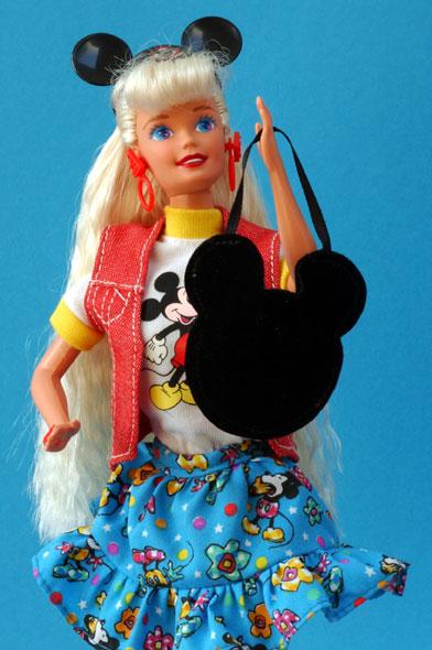 1995 Disney Fun Barbie, 1997 Disney Fun Barbie en 1996 Disney Fun Barbie (vlnr)