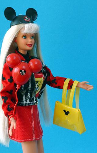 Ook in 1997 brengt Barbie een dag vol plezier en magie door in Disneyland.