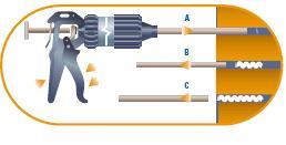 5. Injectie De injectiespuitmond van het SikaMur InjectoCream-100 pistool tot op het einde van het boorgat invoegen.