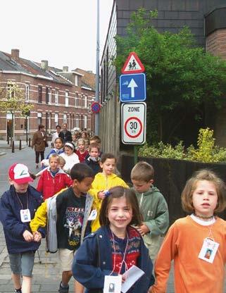 INLEIDING Een verkeerseducatieve route of VERO is een vaste uitgestippelde route in een schoolomgeving langs verkeerssituaties die leerrijk zijn voor kinderen.