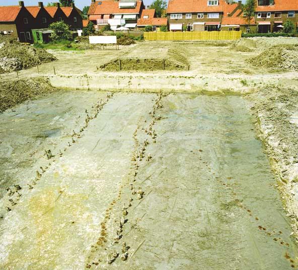 De fases van de Romeinse weg in Valkenburg Er zijn in de loop van het archeologisch onderzoek talrijke misverstanden rond de weg gerezen, met name over de datering van de oudste fase.