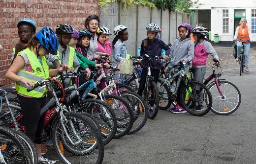 Om 11u30 worden de deuren van het salon ceremonieel geopend voor het grote publiek. Samen met een jury mobiliteitsprofessionals reikt Pro Velo de eerste Bike Brussels Awards uit.